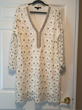 Boston Proper White Daisy Lace V-Neck Dress with Gold Trim